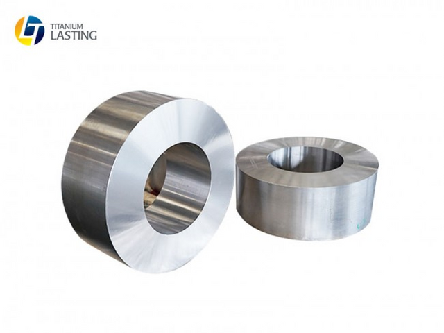 Anel de tit&acirc;nio